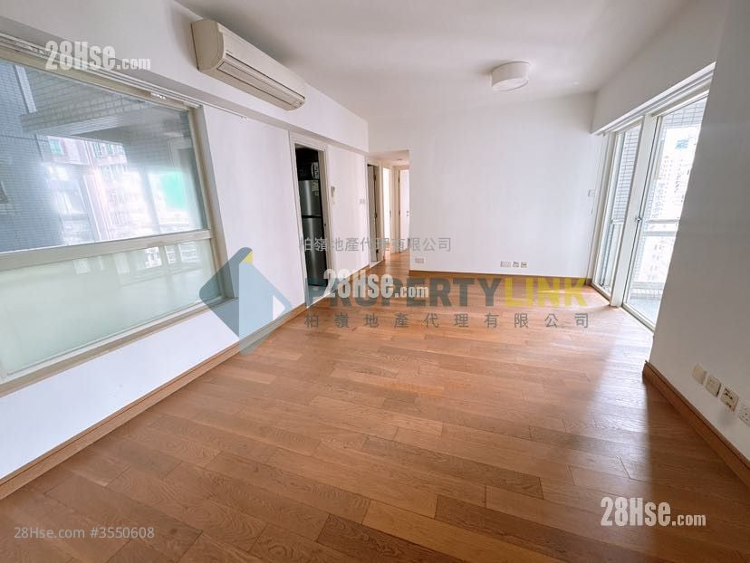 Centre Stage Sell 3 Bedrooms , 1 Bathroom 628 ft²