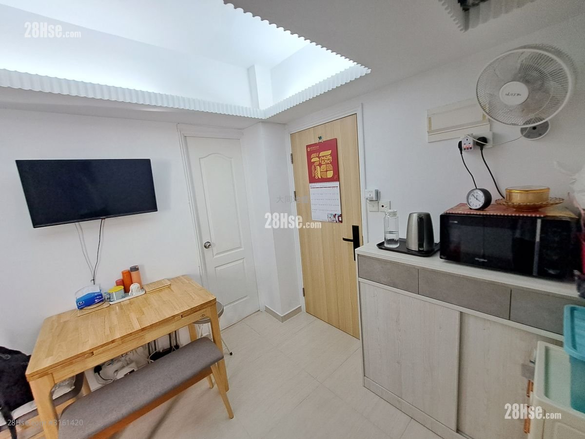 Hing Wah Building Sell 3 Bedrooms , 2 Bathrooms 356 ft²