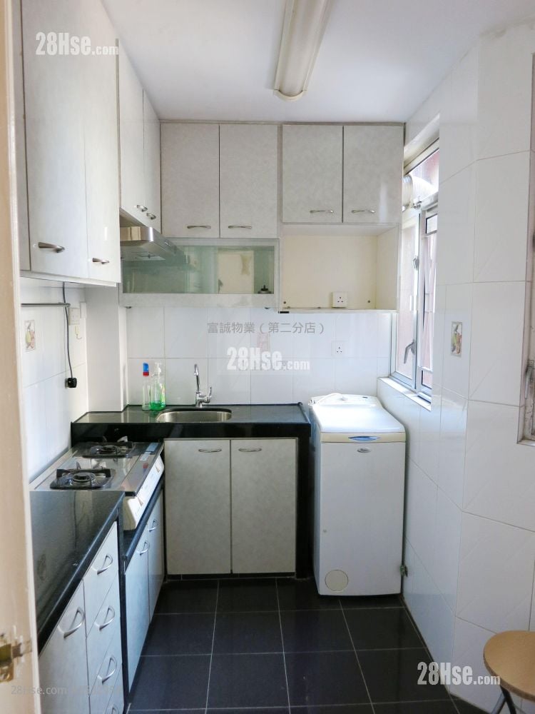 Hong Tin Court Rental 3 Bedrooms , 1 Bathroom 531 ft²