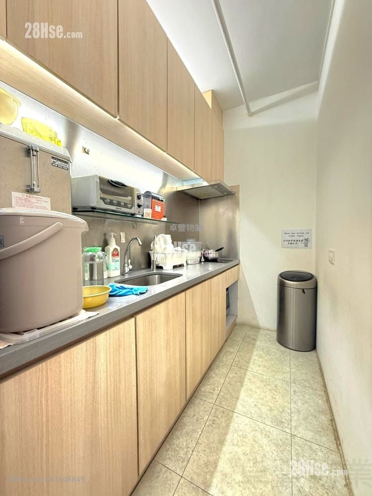 亿利工业中心 租盘 5+ 房 , 2 厕所 1,230 平方尺 亿利工业中心 租盘 5+ 房 , 2 厕所 1,230 平方尺