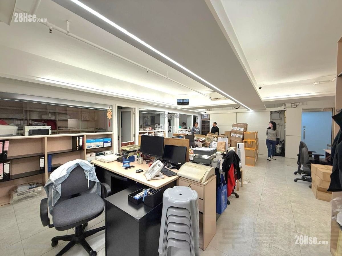 亿利工业中心 租盘 5+ 房 , 2 厕所 1,230 平方尺 亿利工业中心 租盘 5+ 房 , 2 厕所 1,230 平方尺