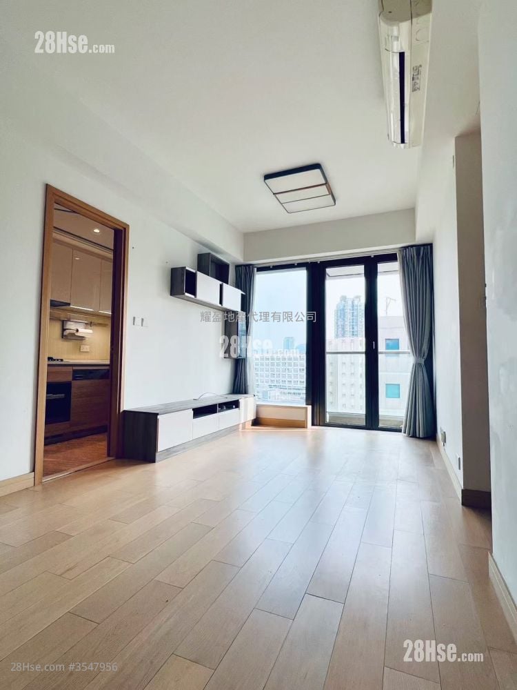 One Homantin Rental 3 Bedrooms , 2 Bathrooms 688 ft²