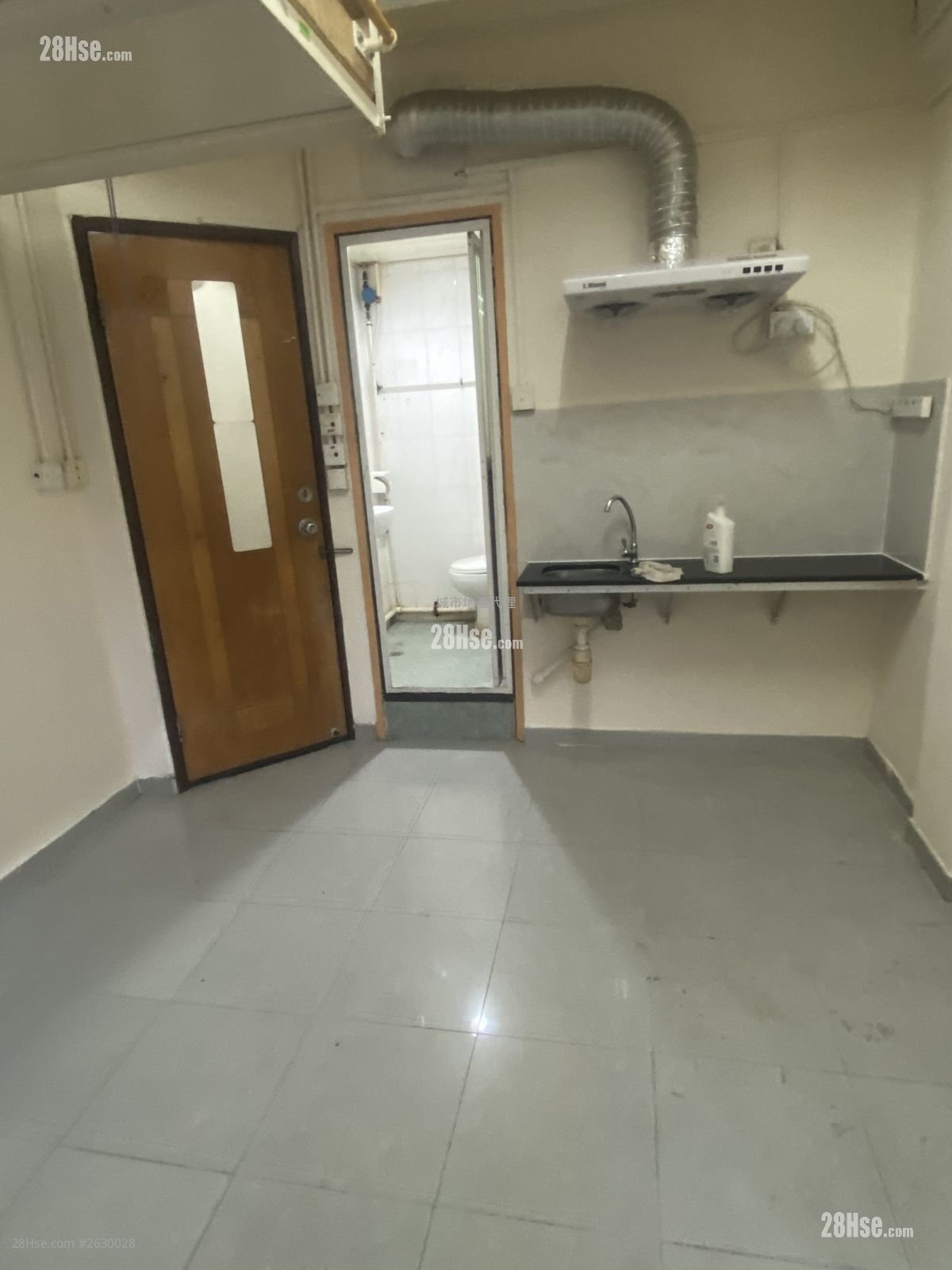 Wing Shun Building Rental Studio , 1 Bathroom 150 ft²