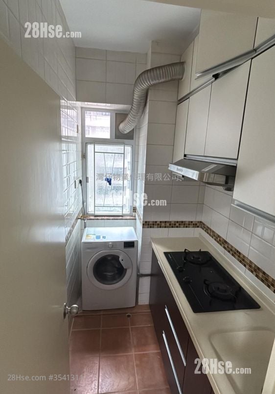 Gold Jade Mansion Rental 3 Bedrooms , 1 Bathroom 446 ft²
