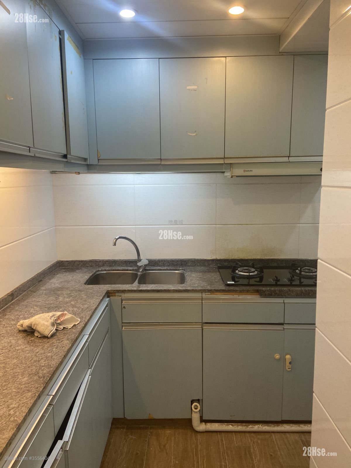 Hiu Ming Court Sell 2 Bedrooms , 1 Bathroom 439 ft²