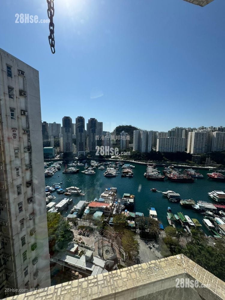Aberdeen Centre Rental 3 Bedrooms , 2 Bathrooms 664 ft²