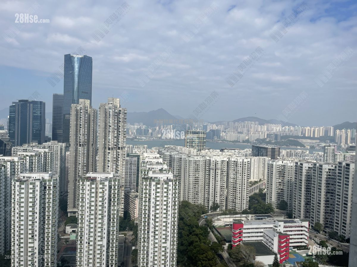 Kornhill Sell 3 Bedrooms , 2 Bathrooms 947 ft²