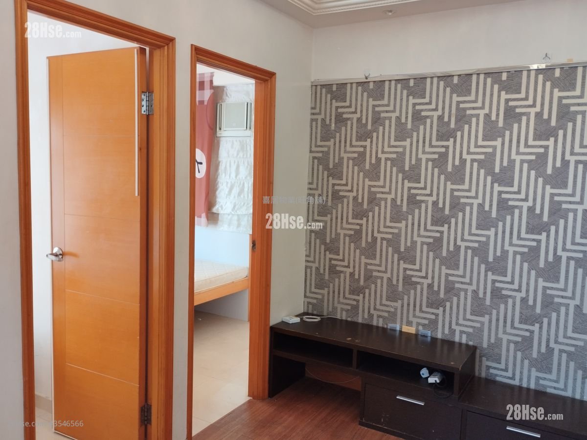 Hung Hay Building Rental 2 Bedrooms , 1 Bathroom 305 ft²