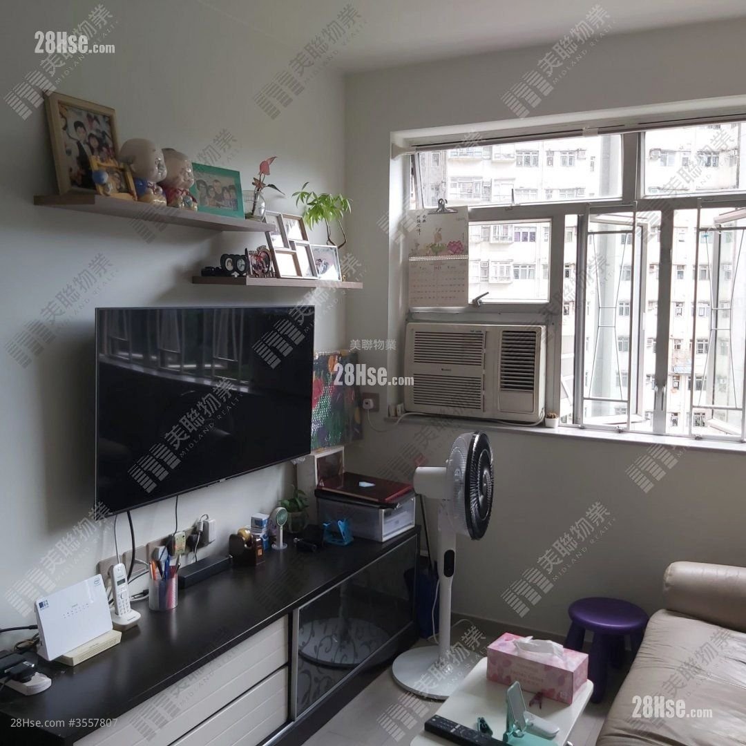 Tsuen Wan Centre Sell 3 Bedrooms 515 ft²