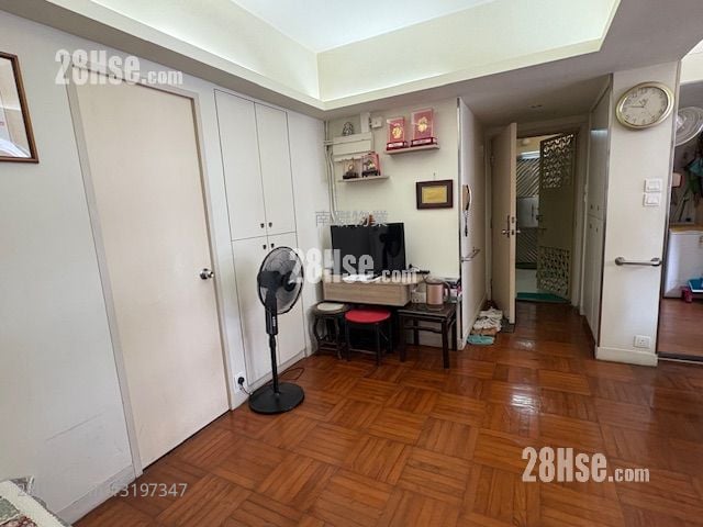 Kings Tower Sell 4 Bedrooms , 2 Bathrooms 635 ft²