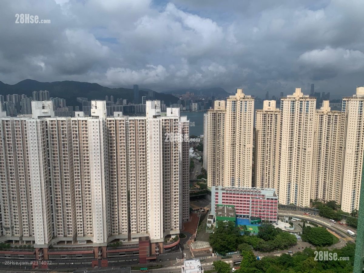 Hong Pak Court Sell 3 Bedrooms , 1 Bathroom 645 ft²
