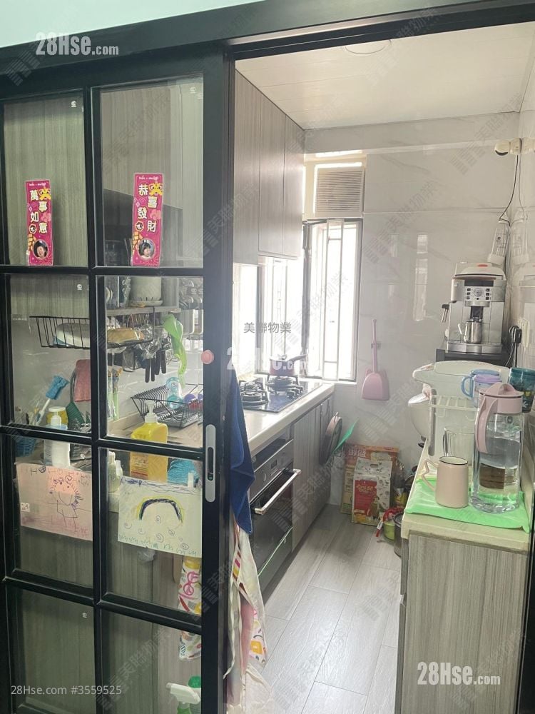 Cheong Wai Mansion Sell 3 Bedrooms , 1 Bathroom 459 ft²