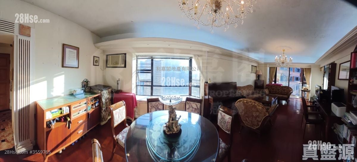 Beverly Hill Sell 4 Bedrooms , 3 Bathrooms 1,665 ft²