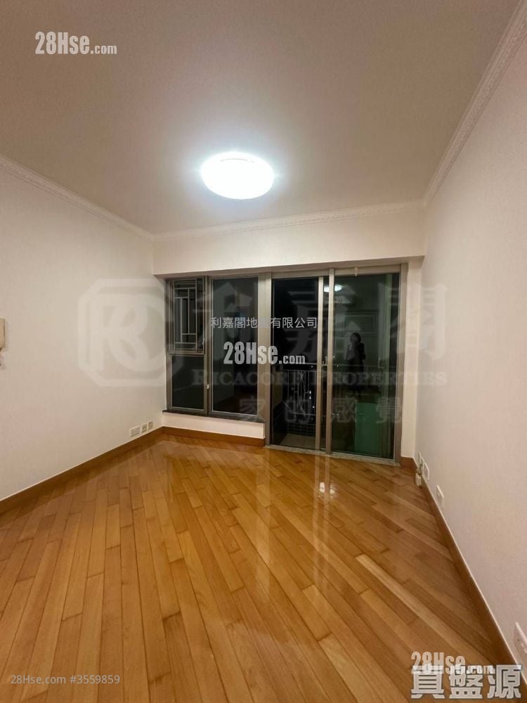 Yoho Town Sell 3 Bedrooms 637 ft²