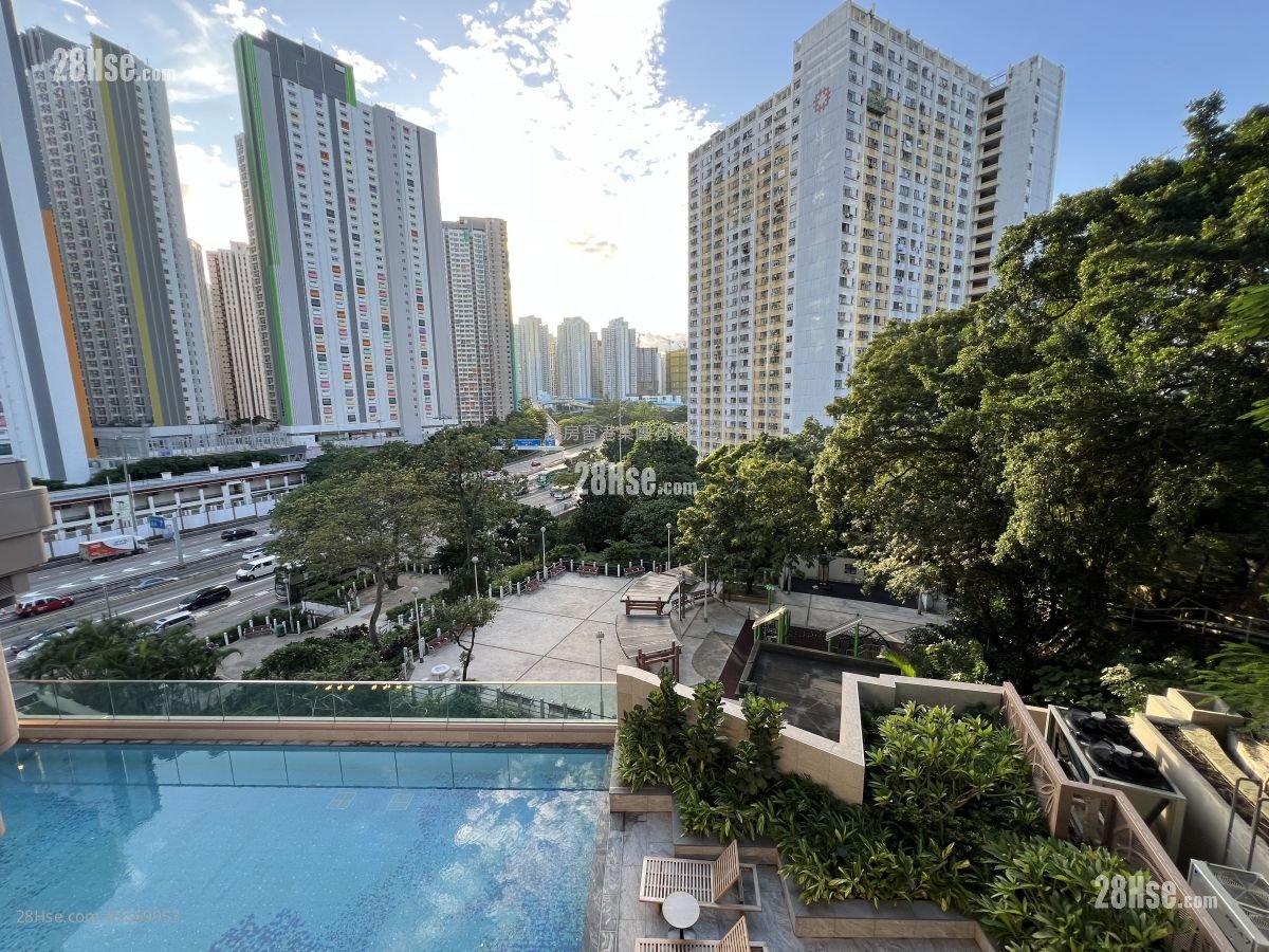 Uptown East Sell 2 Bedrooms , 1 Bathroom 477 ft²