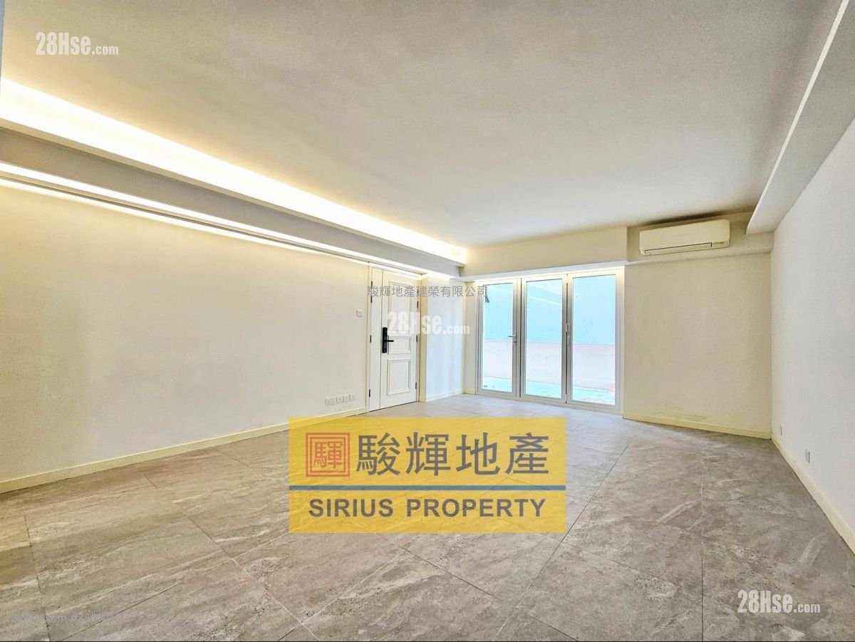 Pearl Court Sell 4 Bedrooms , 2 Bathrooms 1,070 ft²