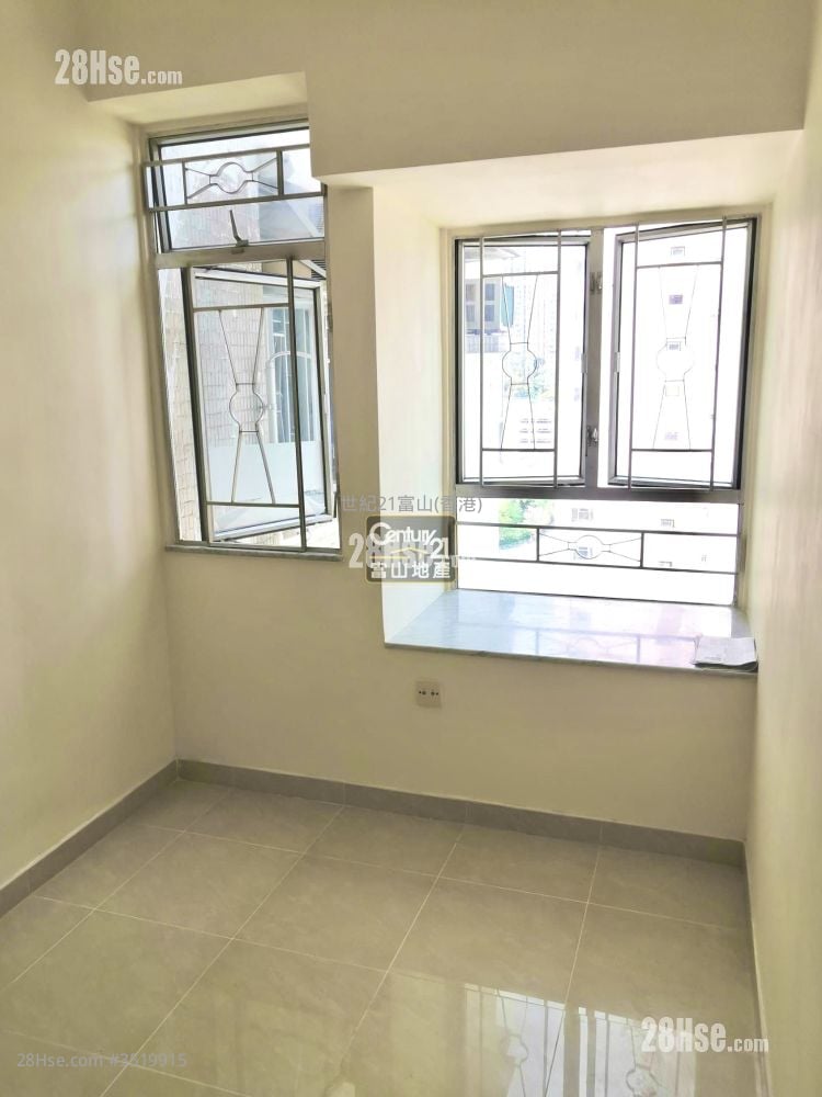 Hsin Kuang Centre Sell 2 Bedrooms , 1 Bathroom 412 ft²