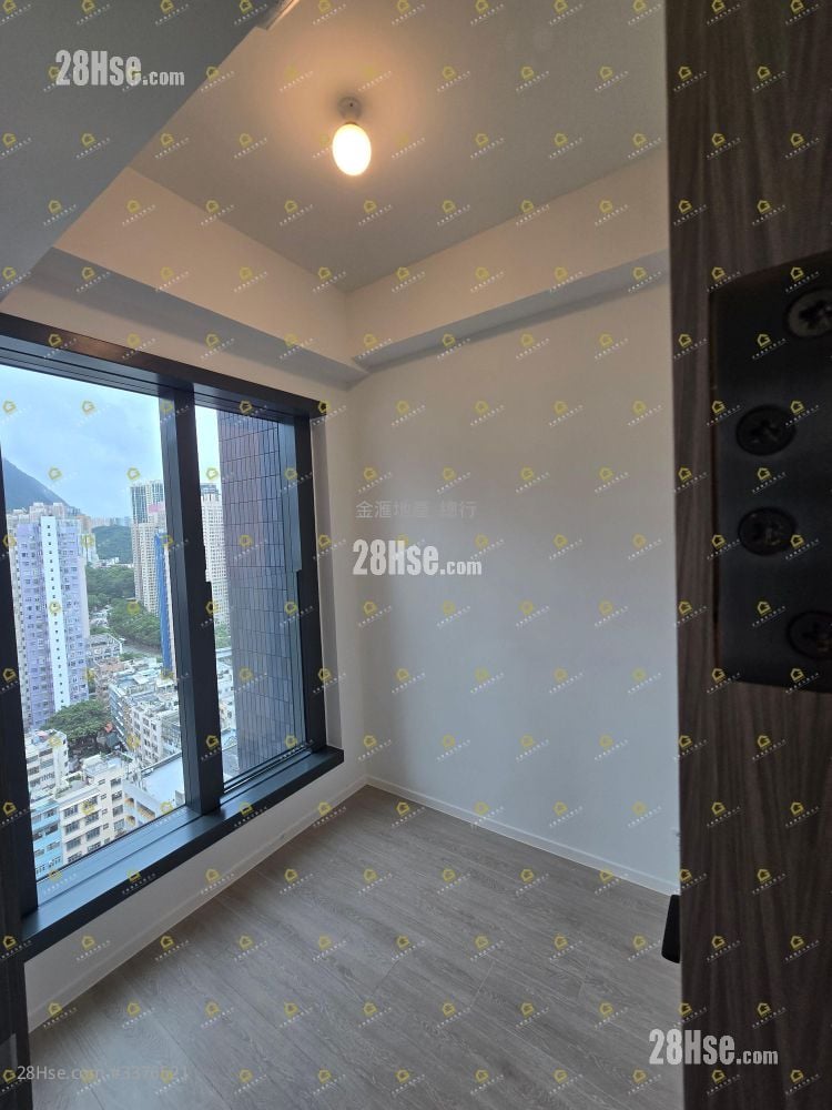 Phoenext Sell 242 ft² Phoenext Sell 242 ft²