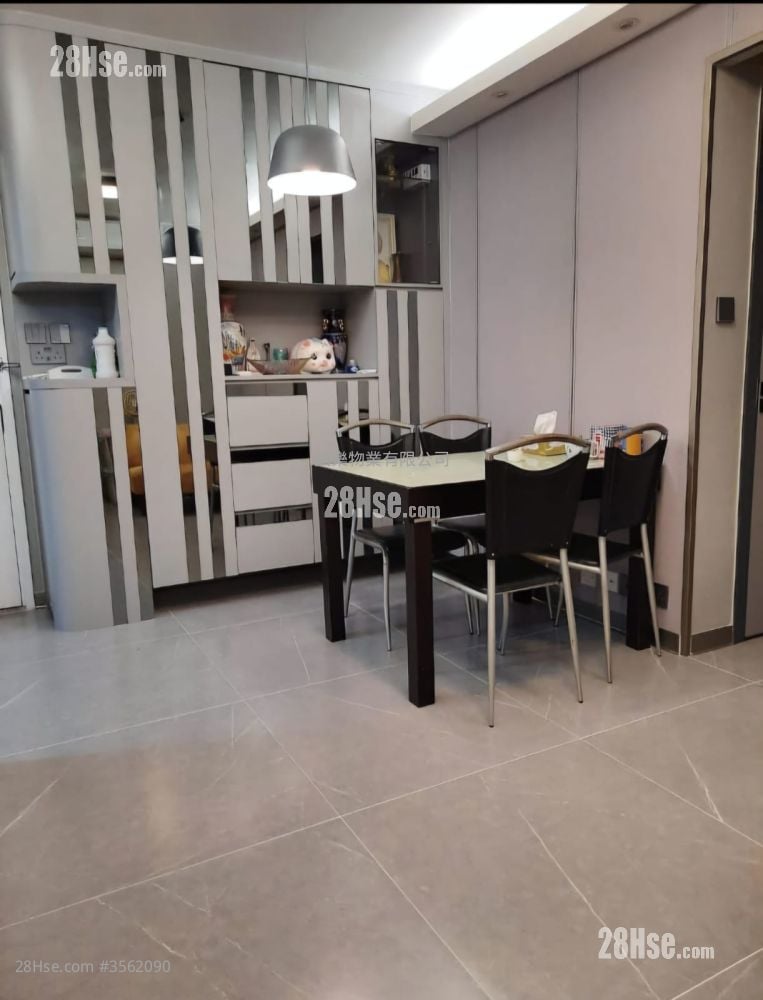 Kwun Tak Court Sell 3 Bedrooms , 2 Bathrooms 568 ft²