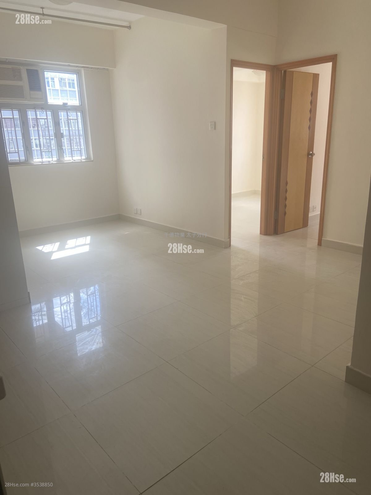 Po Lun House Sell 390 ft²