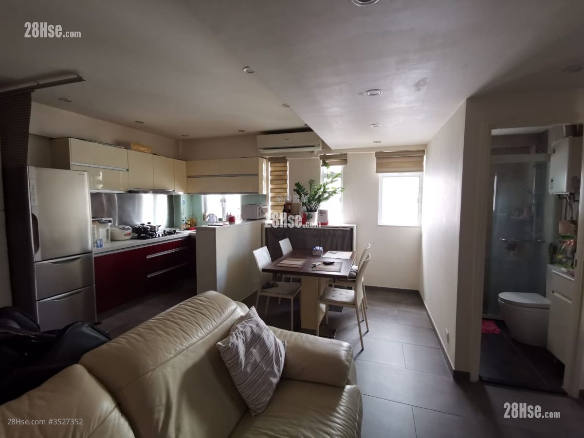 Kent Building Sell 2 Bedrooms , 1 Bathroom 395 ft²