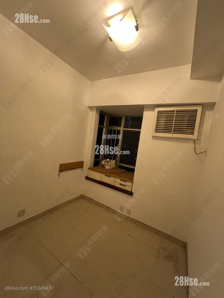 Flora Plaza Rental 413 ft²