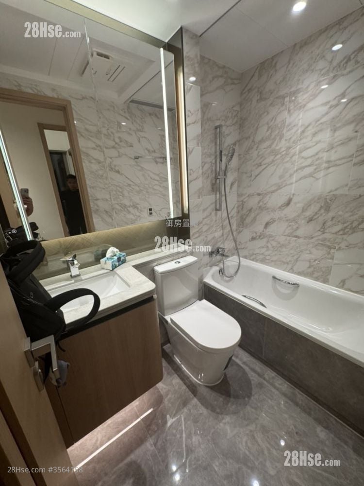 Grand Mayfair  Rental 464 ft²