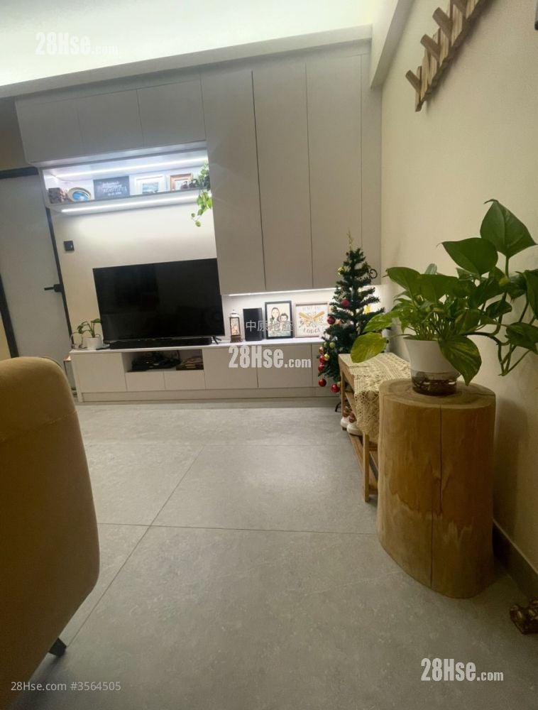 Kwai Fong Terrace Sell 3 Bedrooms , 1 Bathroom 473 ft²