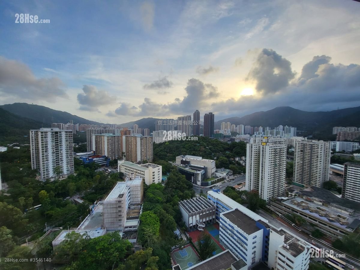 Fung Shing Court Sell 3 Bedrooms , 1 Bathroom 490 ft²