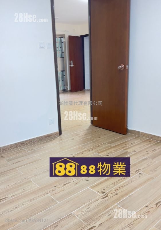 村屋 租盤 3 房 , 1 浴室 700 平方呎