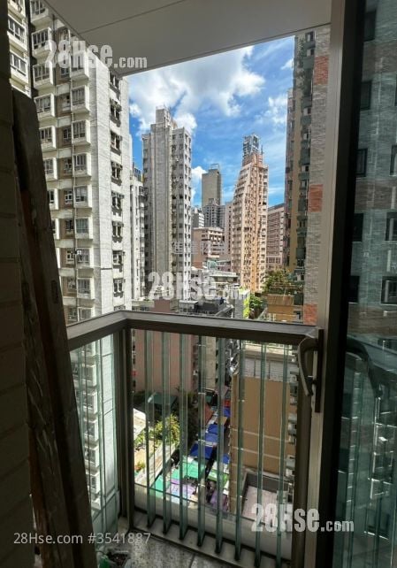 The Avenue Rental 2 Bedrooms 590 ft²