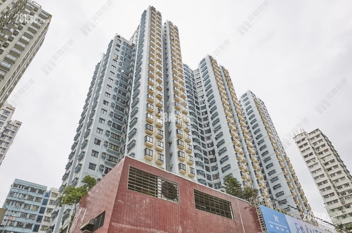 Yue Man Centre Sell 2 Bedrooms , 1 Bathroom 588 ft²