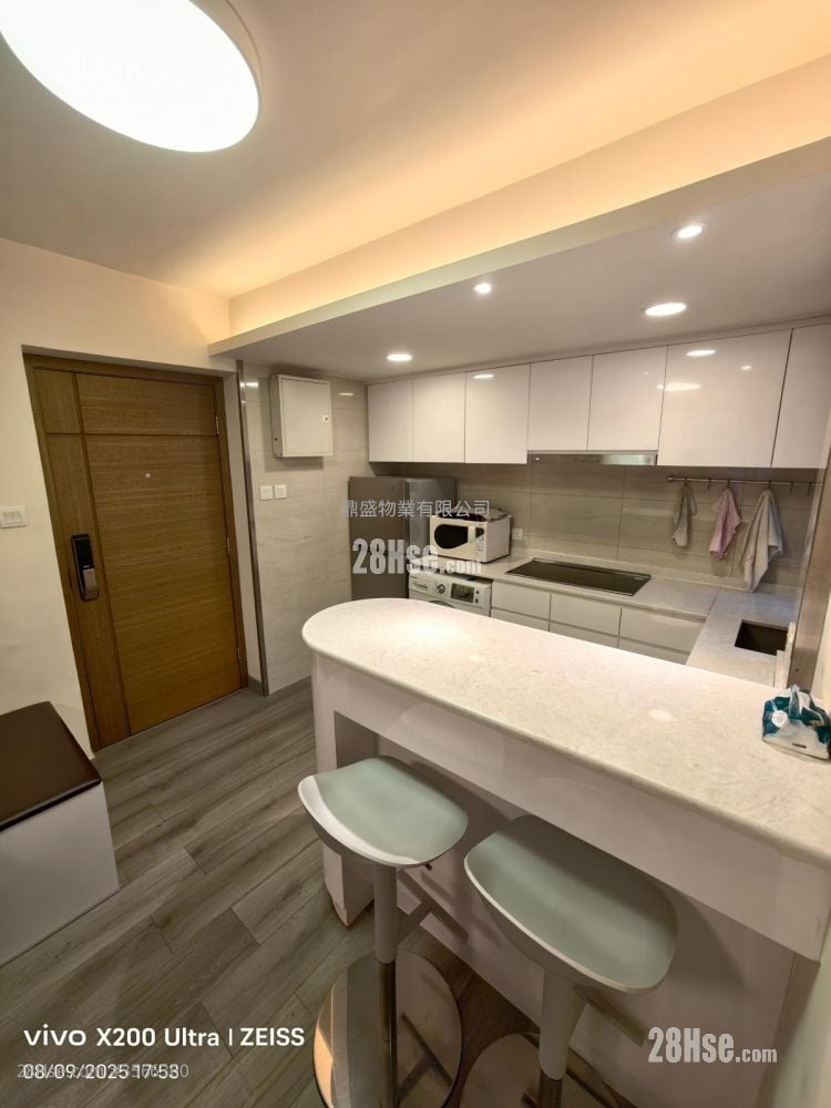 Pearl Court Rental 2 Bedrooms , 1 Bathroom 395 ft²