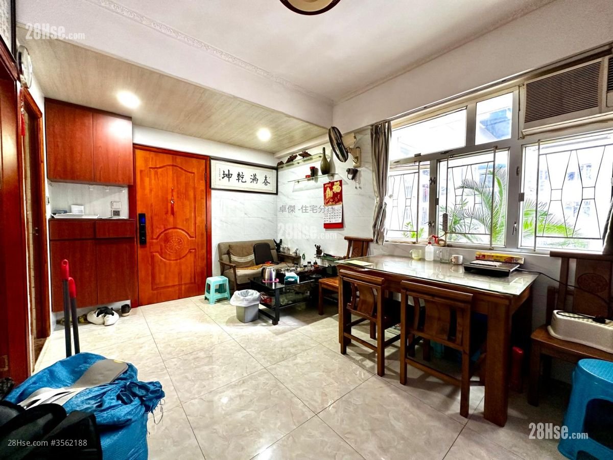 Kwai Sing Centre Sell 3 Bedrooms , 1 Bathroom 460 ft²