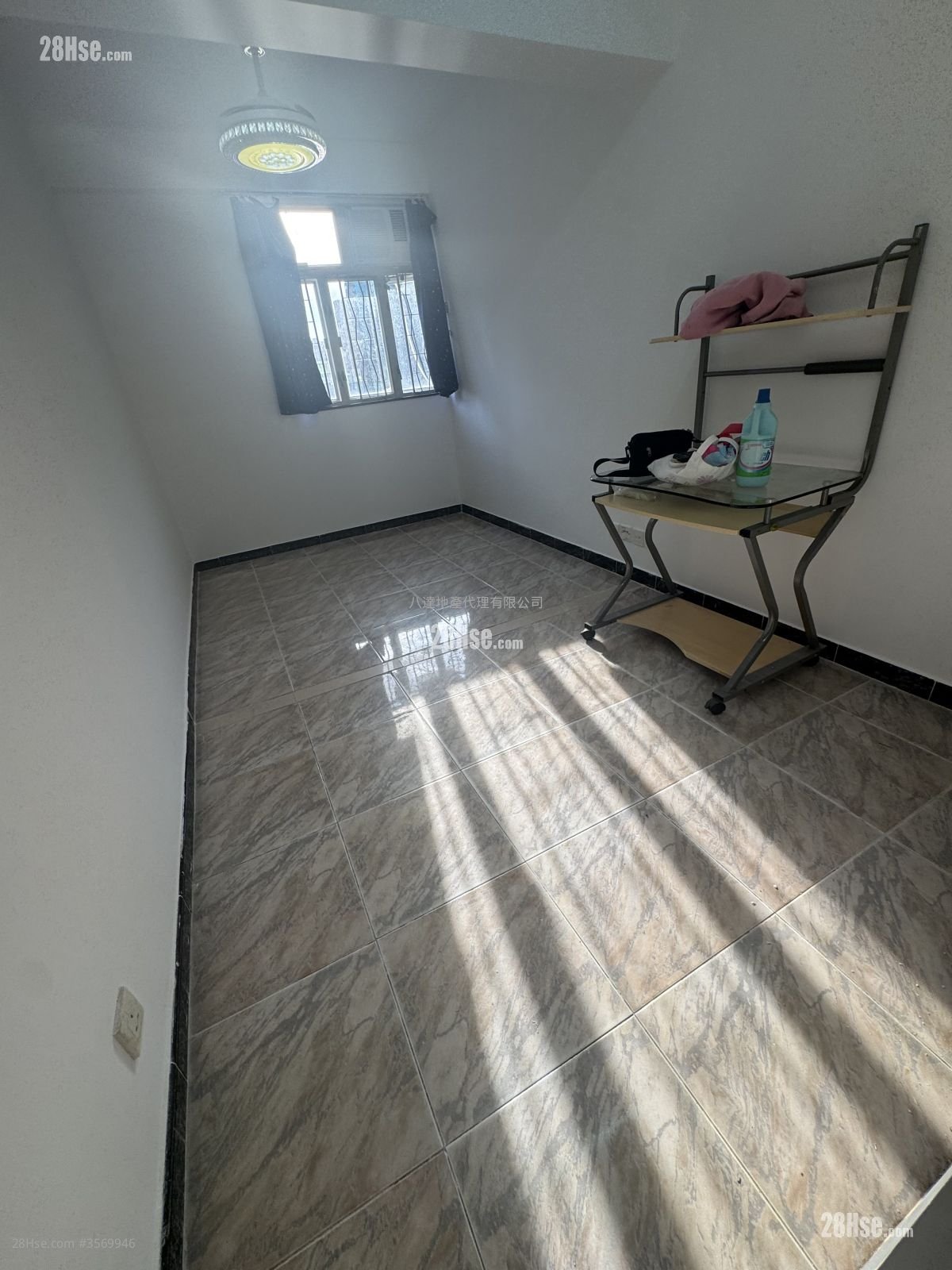 Lee Kwan Building Rental 150 ft²