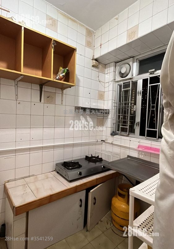 Fung Po Mansion Rental 2 Bedrooms 307 ft²