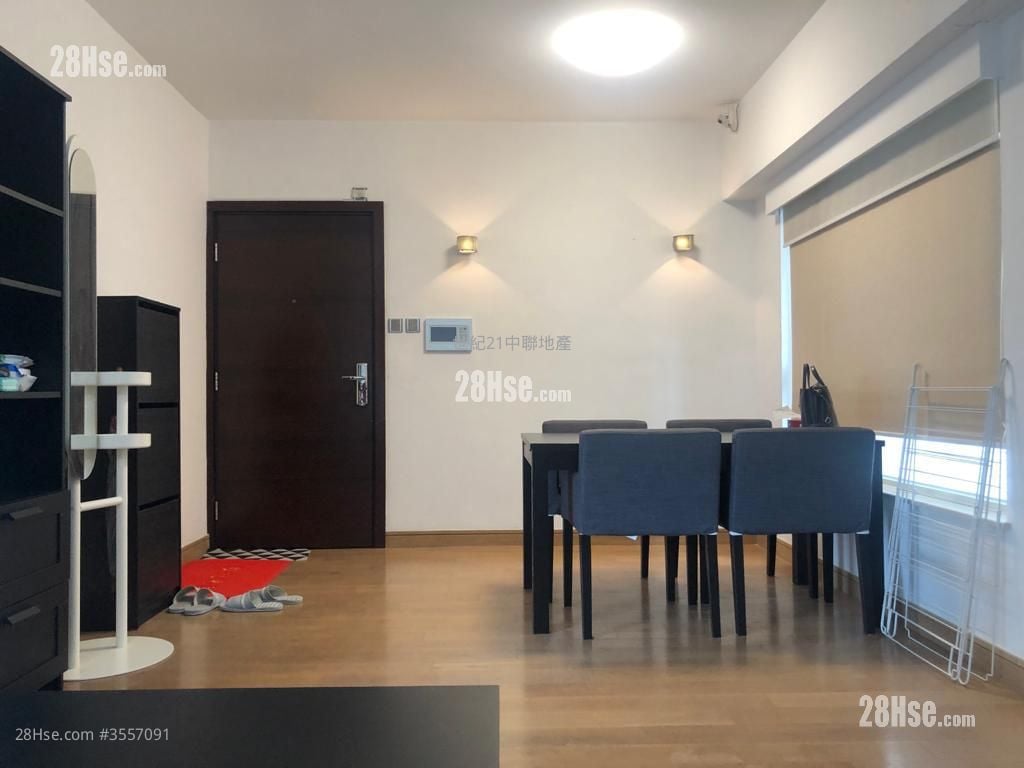 Centre Stage Sell 3 Bedrooms , 1 Bathroom 628 ft²