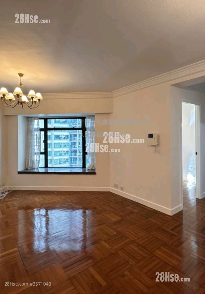 Royal Ascot Rental 2 Bedrooms , 1 Bathroom 594 ft²