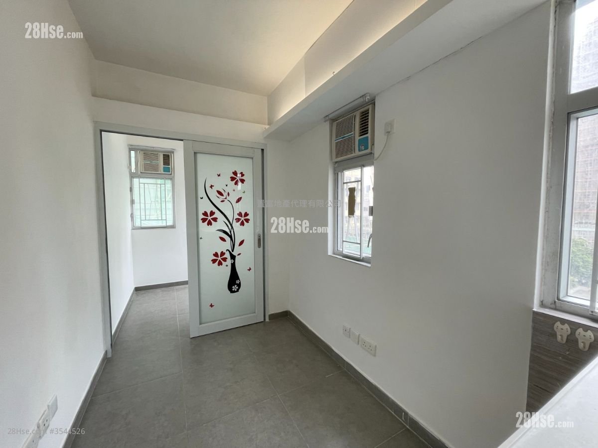 Hip Tak Building Rental Studio , 1 Bathroom 120 ft²