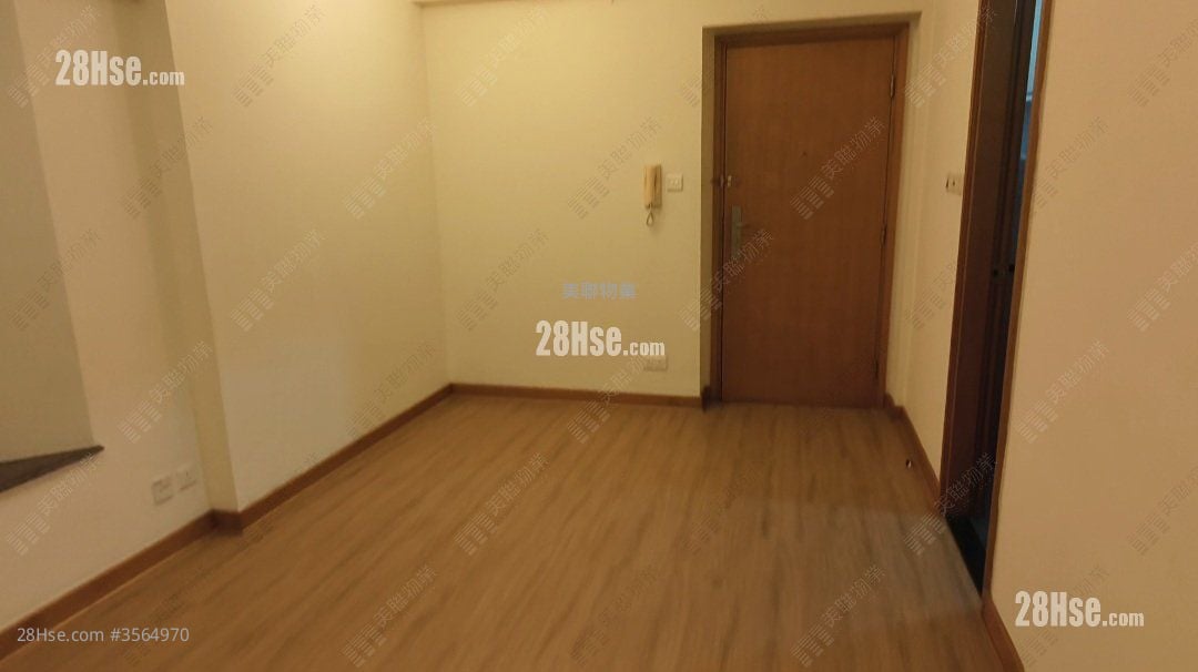 Beneville Sell 2 Bedrooms , 1 Bathroom 428 ft²