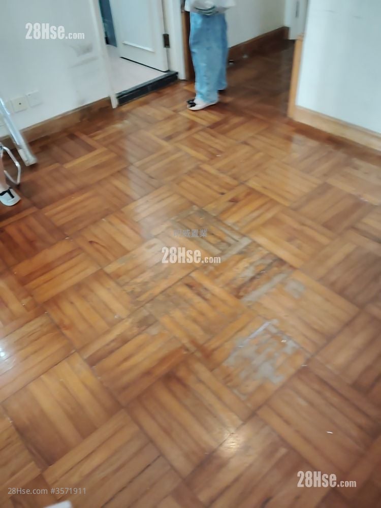 Wah Sun Building Sell 2 Bedrooms , 1 Bathroom 303 ft²