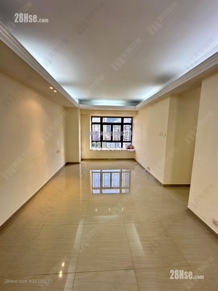 Town Square Rental 3 Bedrooms , 2 Bathrooms 745 ft²