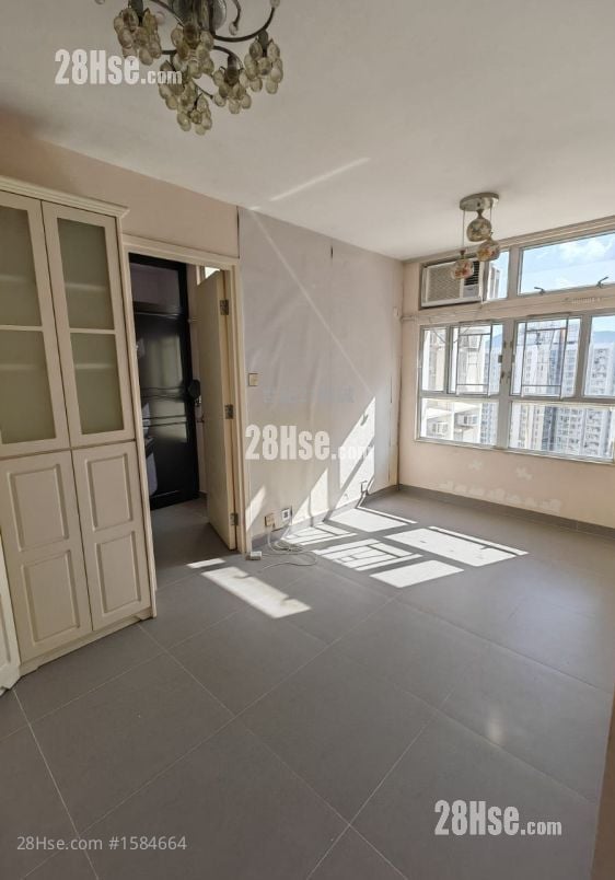 Yau Chui Court Sell 2 Bedrooms , 1 Bathroom 400 ft²