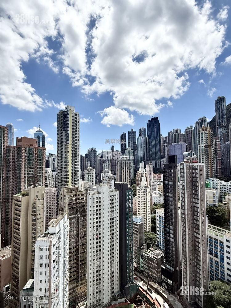 Soho 189 Sell 3 Bedrooms , 2 Bathrooms 851 ft²