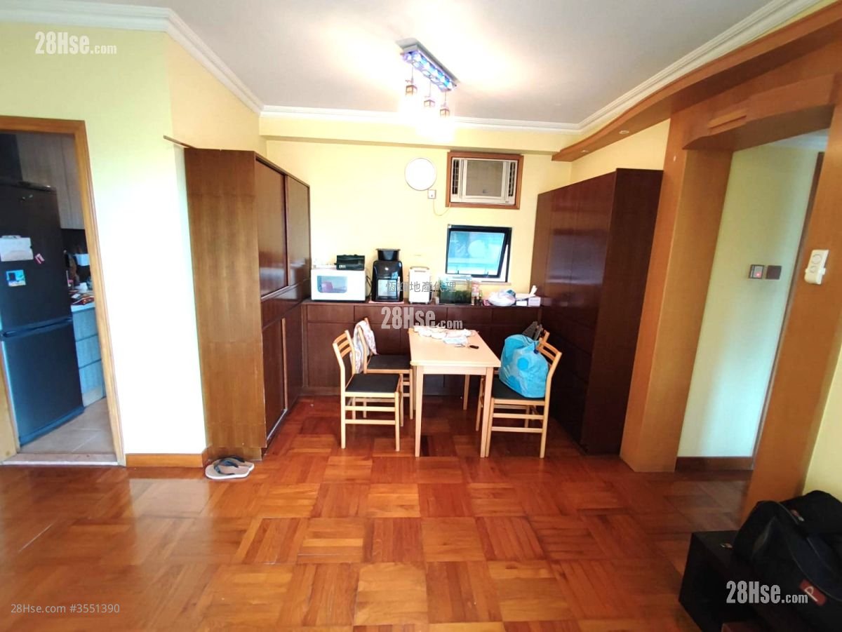 Park Royale Sell 3 Bedrooms , 2 Bathrooms 656 ft²