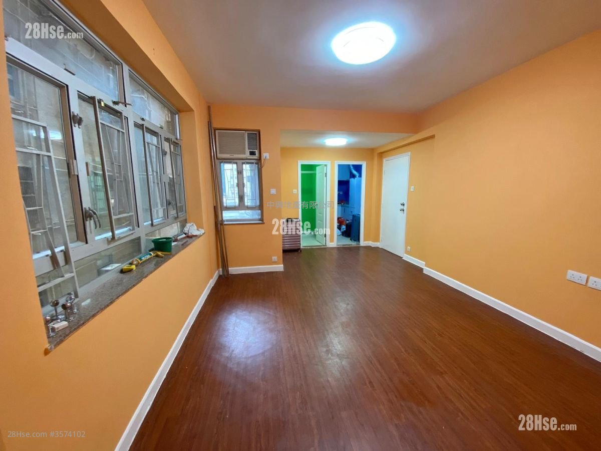 Comfort Building Sell 3 Bedrooms , 2 Bathrooms 779 ft²