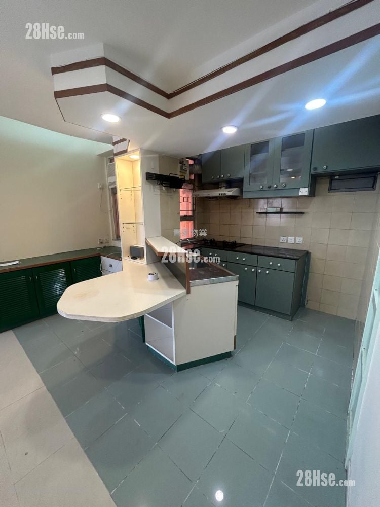 Woodview Court Rental 2 Bedrooms , 1 Bathroom 534 ft²