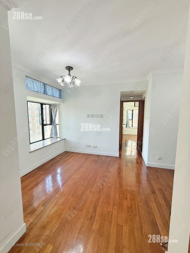 Nan Fung Plaza Rental 2 Bedrooms , 1 Bathroom 466 ft²