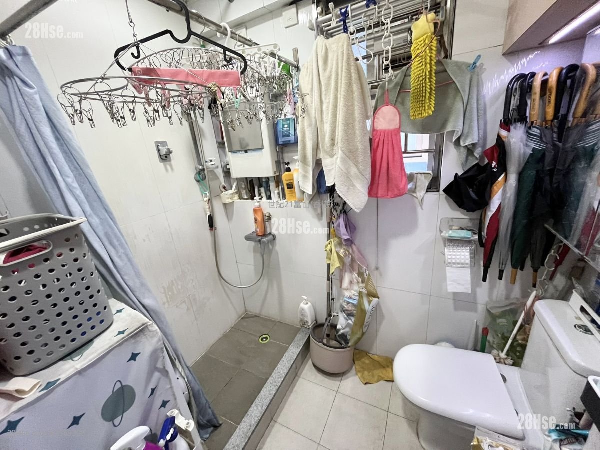 Tsui Chuk Garden Sell 3 Bedrooms , 1 Bathroom 591 ft² Tsui Chuk Garden Sell 3 Bedrooms , 1 Bathroom 591 ft²