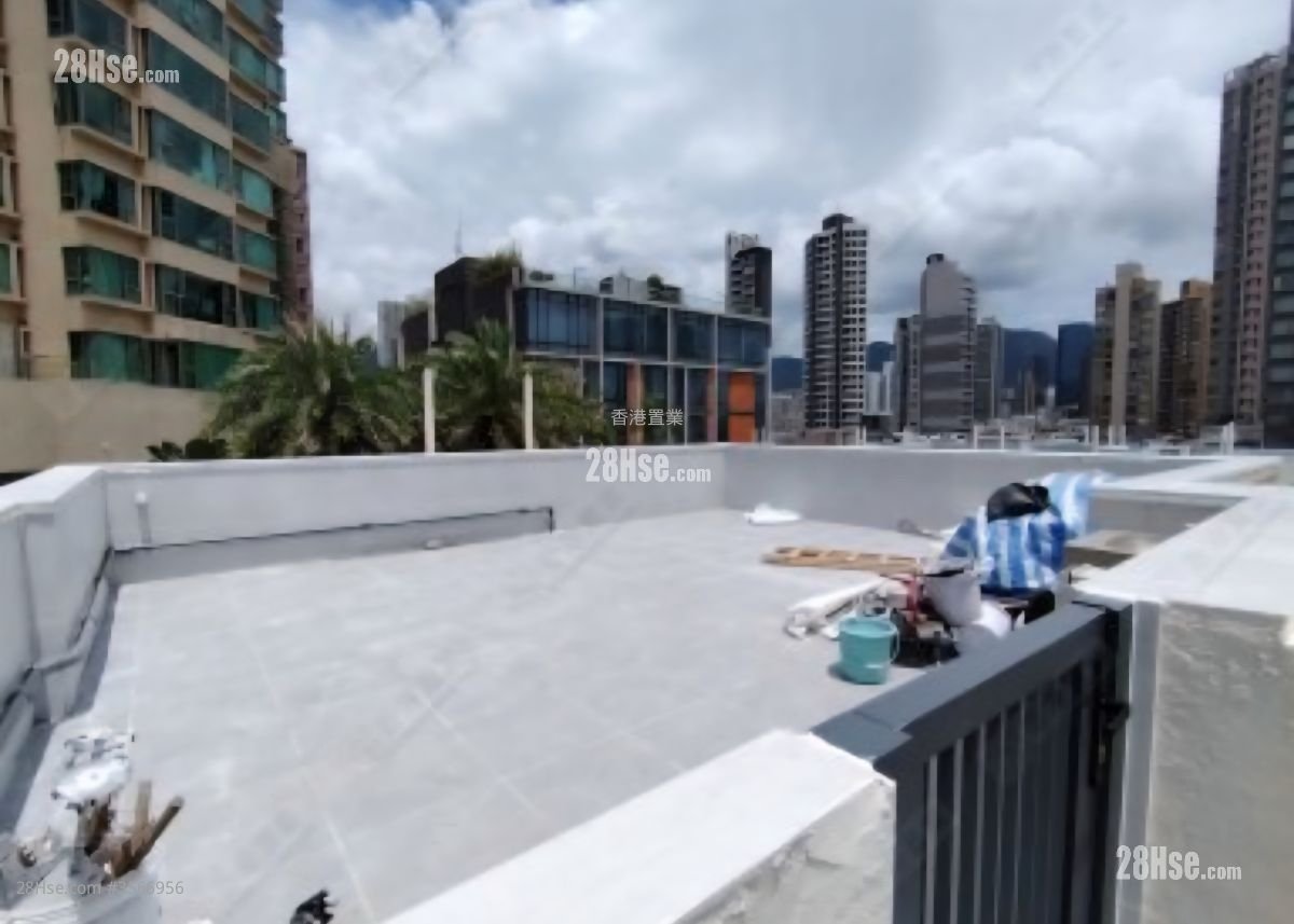 South Court Sell 932 ft²